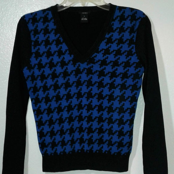 Sandra Sweaters - Sandra Silk Blend V-Neck Pullover Sweater Blue & Black: Size: Small